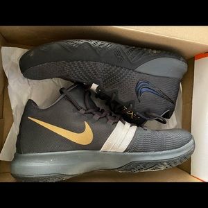 Kyrie Flytrap sneakers